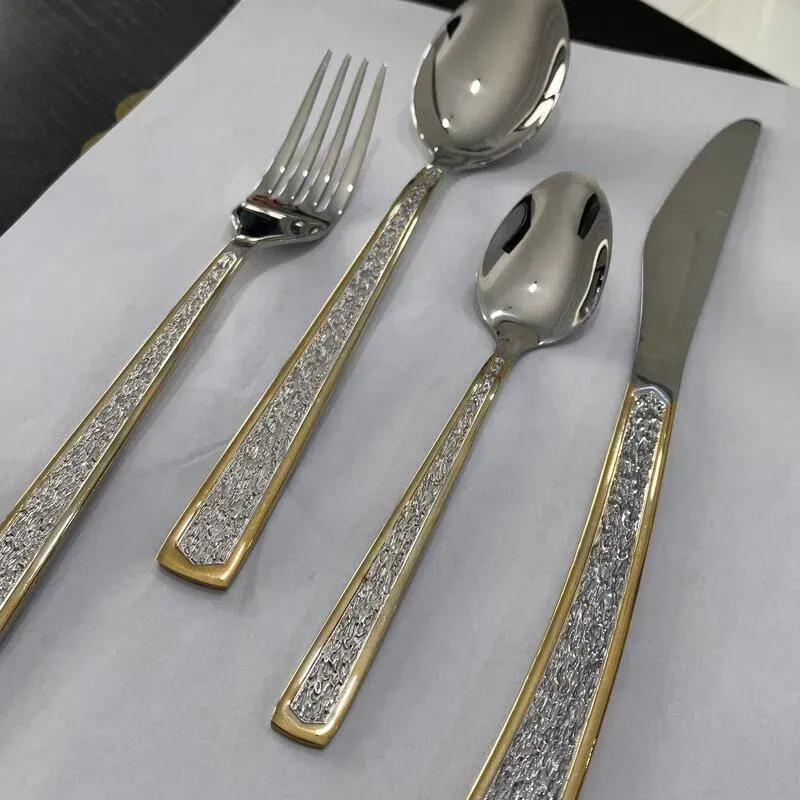 Coffret Ménagère LINES 72 pièces en inox et doré 18/10