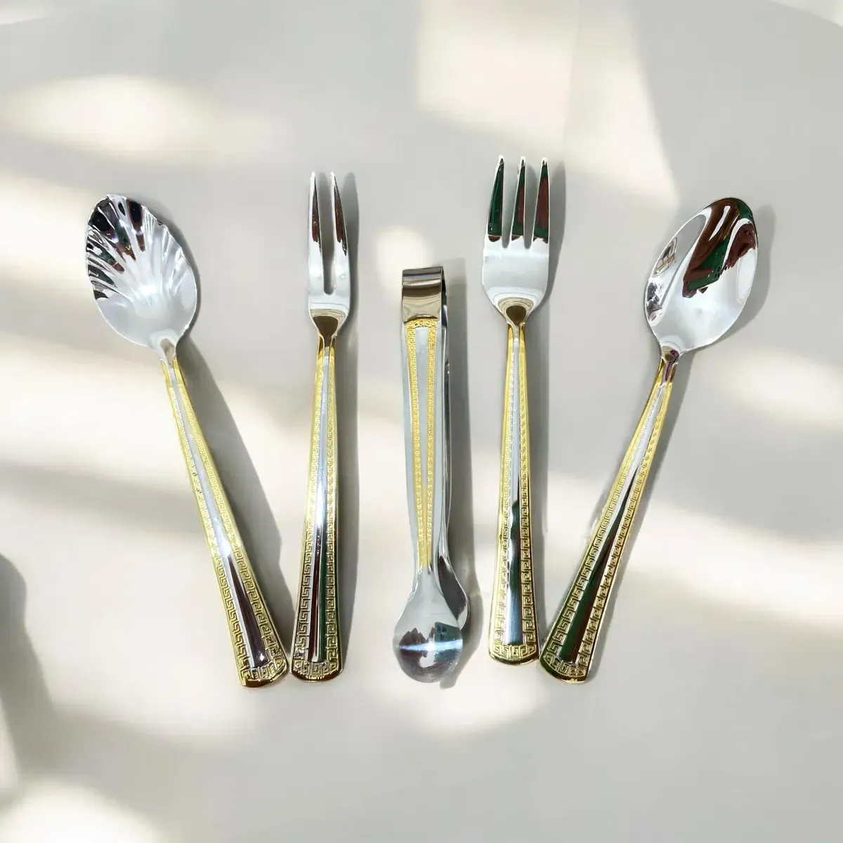 Coffret Ménagère LINES 72 pièces en inox et doré 18/10